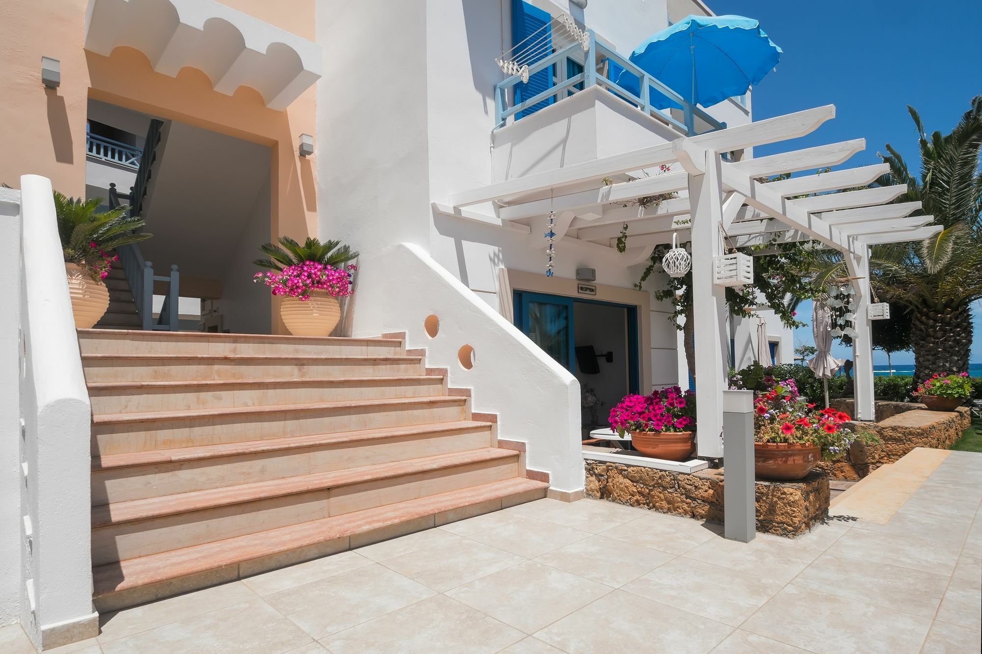 Pyrgos Beach Hotel Apartments Malia  Bagian luar foto