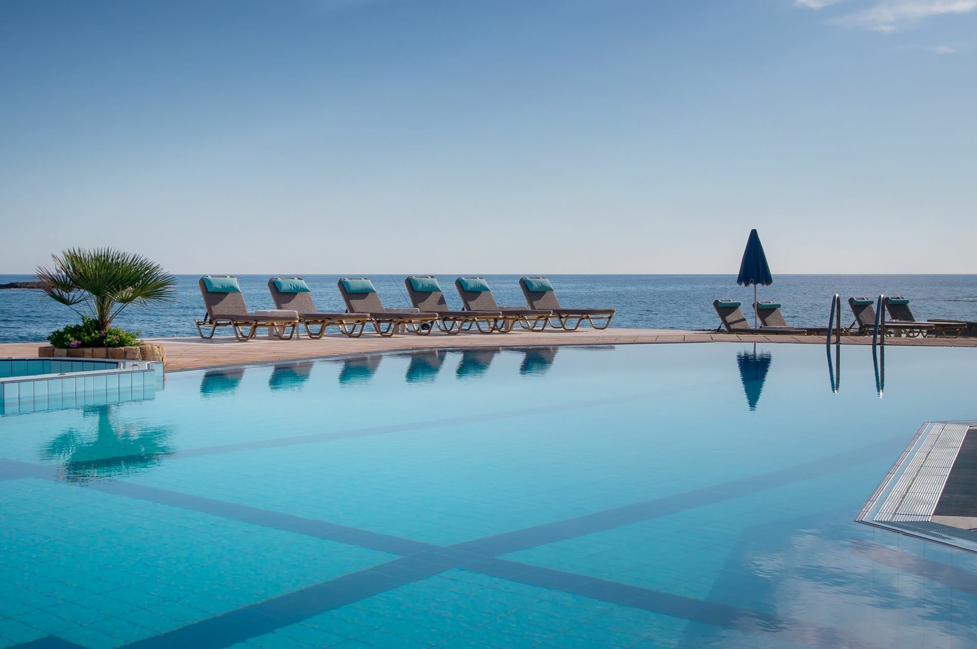 Pyrgos Beach Hotel Apartments Malia  Bagian luar foto